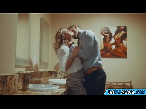 ❤️ Ko vas prsata blondinka zapelje na javnem stranišču ️❌ Seks pri nas ❌️